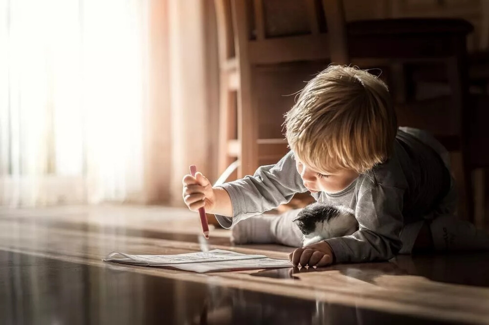 她把孩子们的生活变成了童话
她的照片让你感觉像在家里一样舒适
国际知名的美术摄影师——Iwona Podlasińska
Iwona来自波兰，是一名国际知名的美术摄影师，并在2017年成为Flickr上最受欢迎的摄影师之一。她的作品充满了奇思妙想的率真文雅和丰富的梦幻般的魅力。