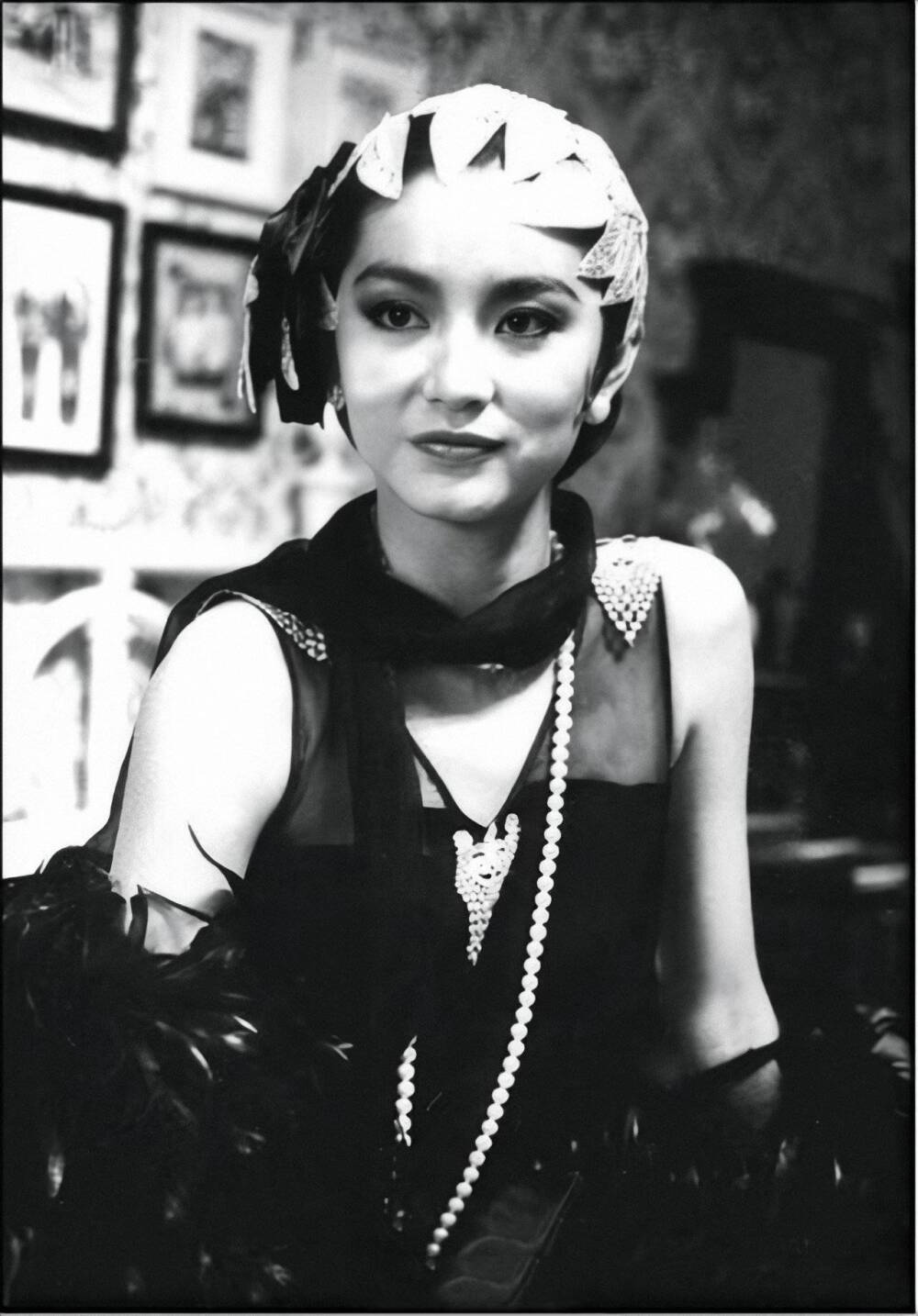 青霞的美，是无法用人世间的词汇描述出来的