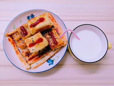 西多士 土司 面包 牛奶 番茄酱