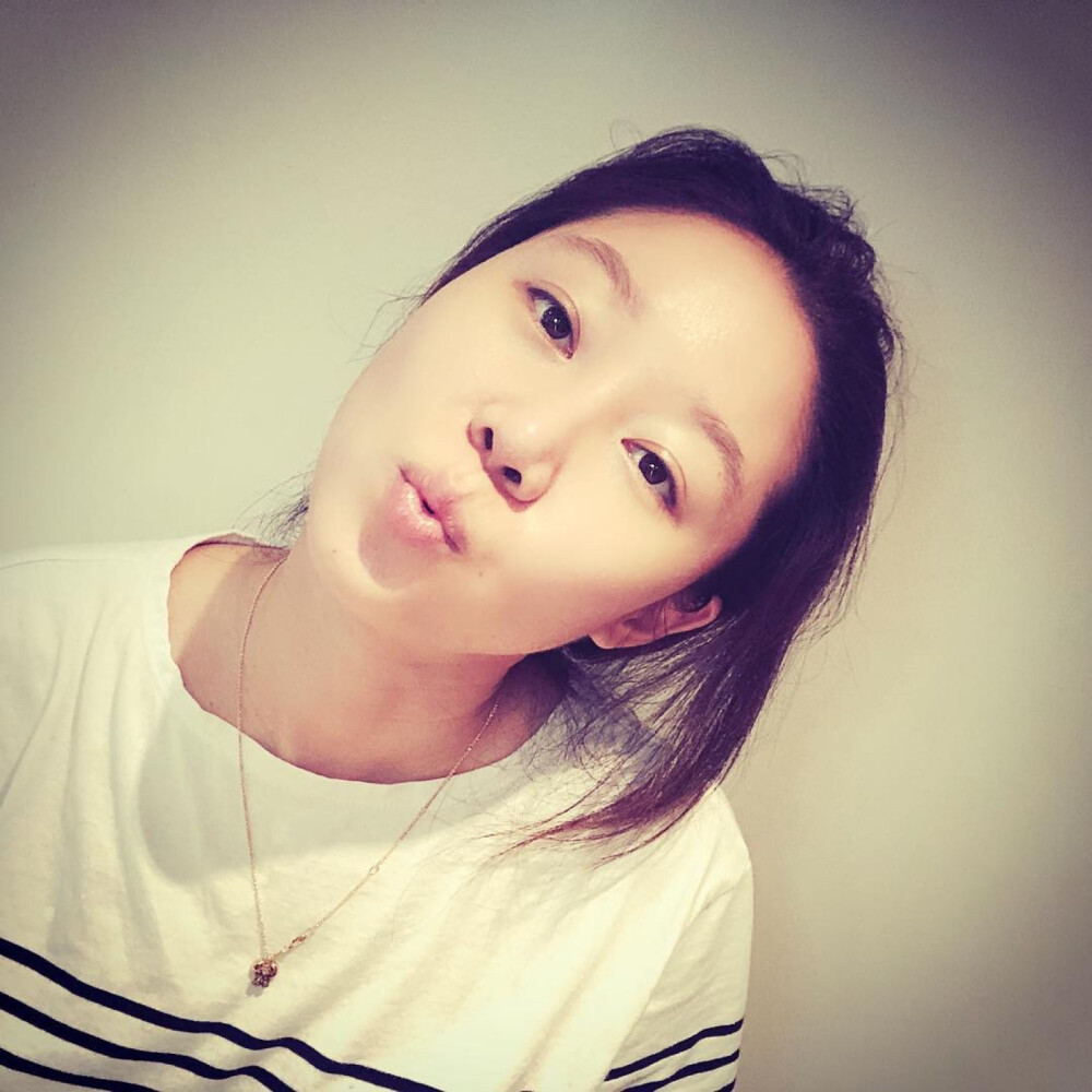 孔晓振 ♥ ♥ ♥
INS：rovvxhyo