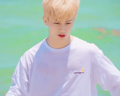 男友视角李马克GIF。图源wb。