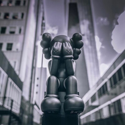 Kaws
