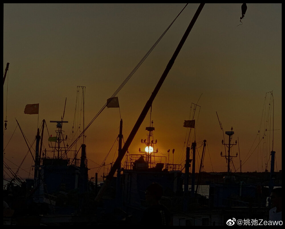 <背景>街道 红墙 石像 手控 落日 码头