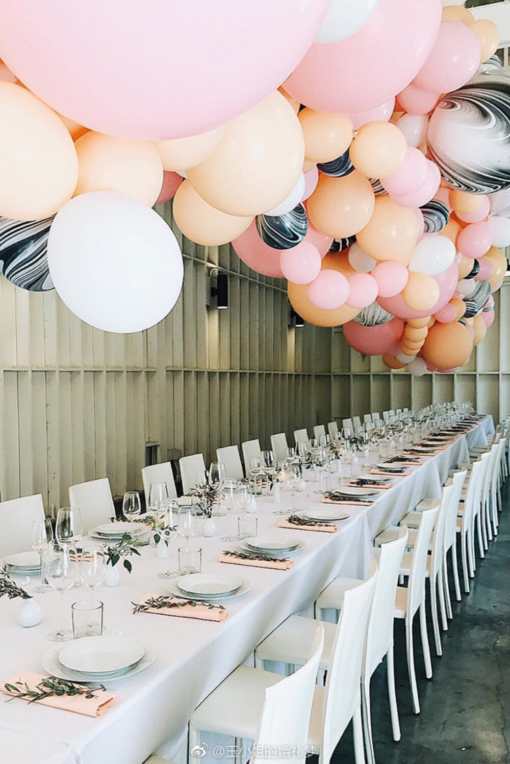 【婚礼布置】浅粉色，蜜桃粉色，亮粉色，各种粉色系的气球帮你打造高颜值的少女系婚礼。