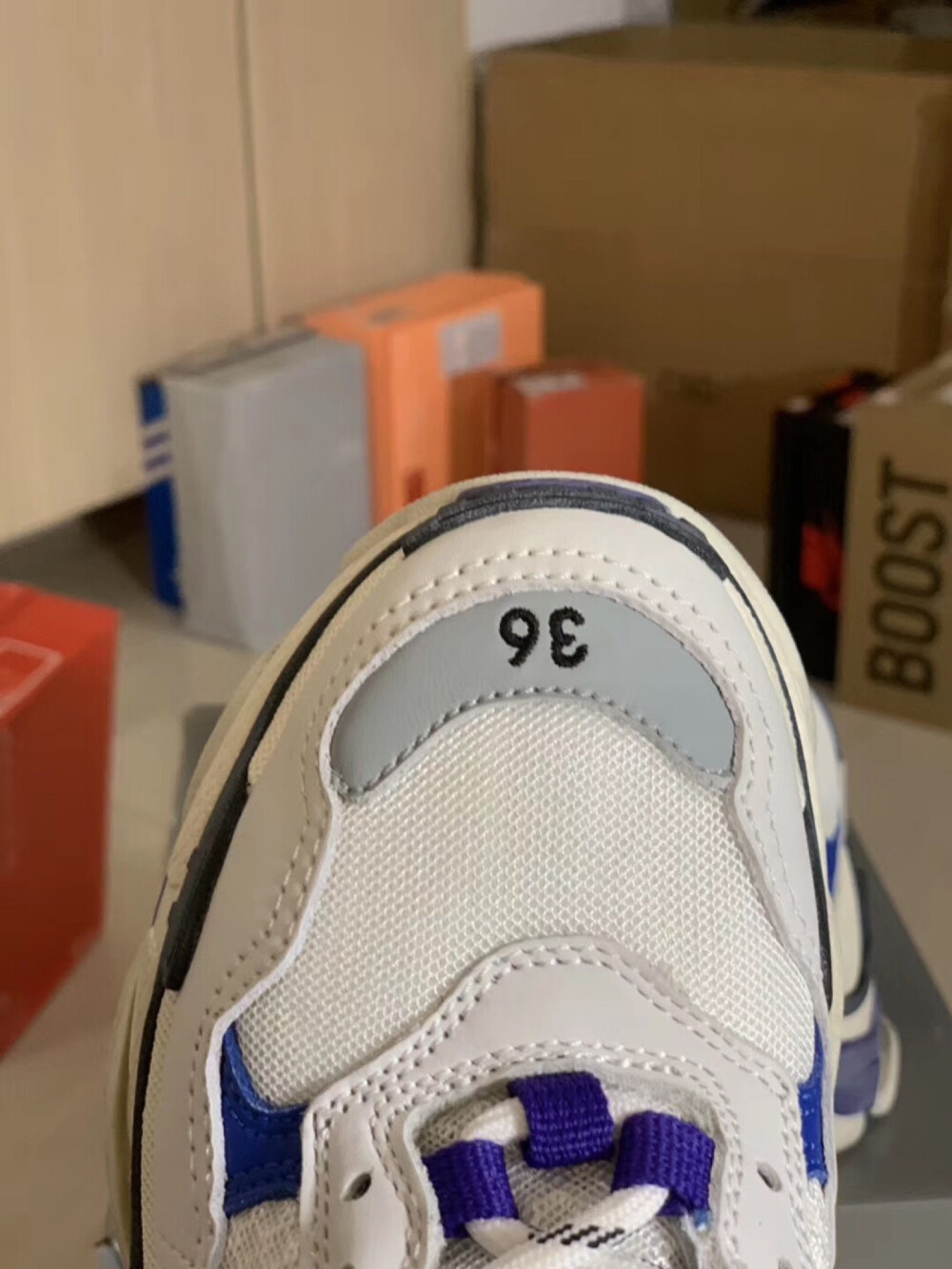 女神鞋 巴黎世家！高大上！
在哪买？问我Aj小唐！