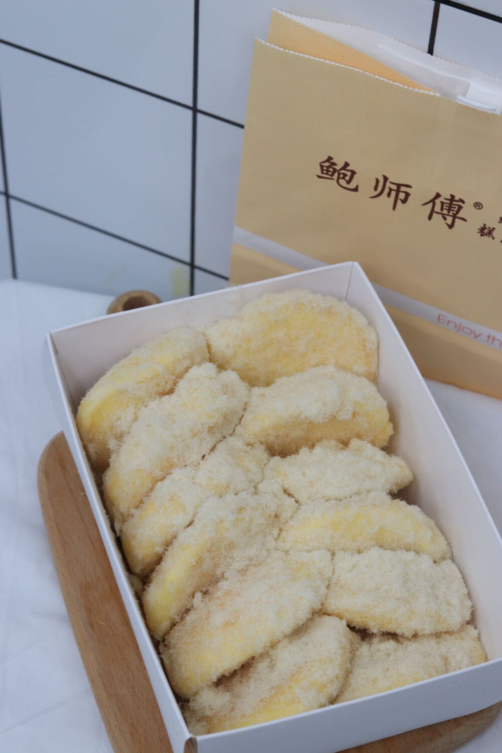 #南宁美食#口碑网红糕点——鲍师傅糕点，9月7日“鲍师傅糕点·南宁店”正式开业！
「鲍师傅®」糕点必须认准鲍才胜原创出品！除了人气王小贝系列，还有绿豆冰糕、金葡蛋挞、蛋黄酥、土凤梨酥、奶香提子酥等等～
地址：南宁市兴宁区朝阳路29号西南商都一楼『地铁1、2号线朝阳广场站F出口』 #南宁鲍师傅#