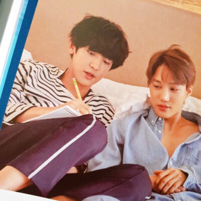 朴灿烈持帅行凶##朴灿烈自作曲# 190910 【夏威夷写真】扫图 cr:genie_foryou ]@real__pcyyyyy 