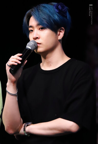 崔荣宰（Youngjae），1996年9月17日出生于韩国。是韩国JYPEntertainment2014年自2PM后时隔六年新推出的七人男子组合GOT7成员之一，队内担任主唱。在木浦时，通过所在音乐舞蹈学院JoyDance&PluginMusicAcademy与JYP联…