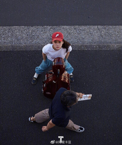 喜欢这种真实的质感，分享一组#T magazine# x#欧阳娜娜# ​​​7月封面。