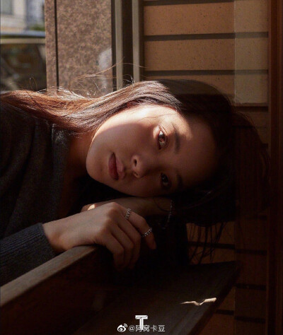 喜欢这种真实的质感，分享一组#T magazine# x#欧阳娜娜# ​​​7月封面。