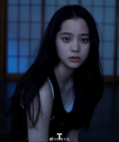 喜欢这种真实的质感，分享一组#T magazine# x#欧阳娜娜# ​​​7月封面。