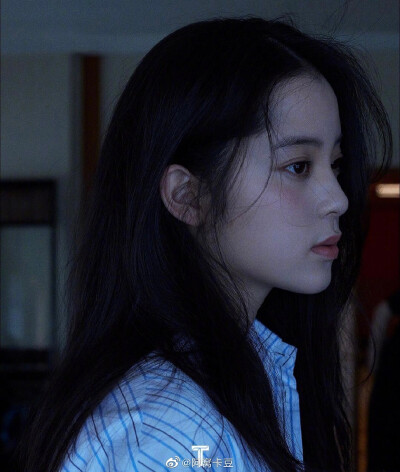 喜欢这种真实的质感，分享一组#T magazine# x#欧阳娜娜# ​​​7月封面。