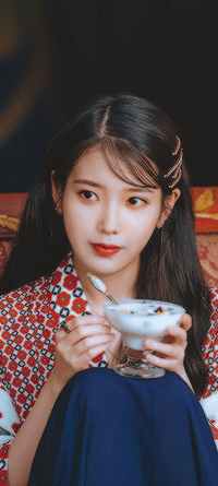 李知恩 IU