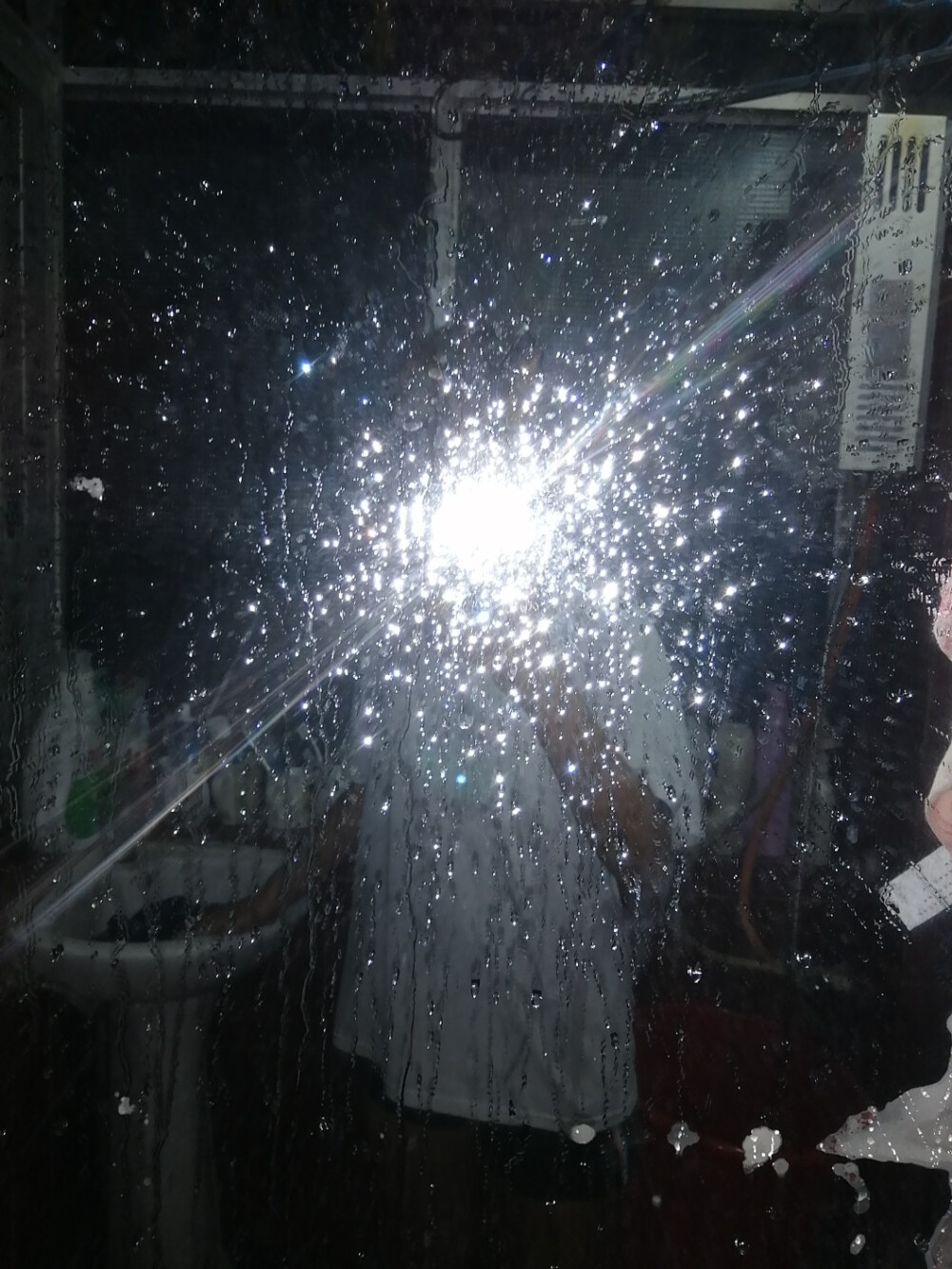 你是很亮眼，但闪到我了