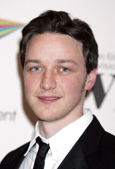 一美
James Mcavoy
脸还有点红红的