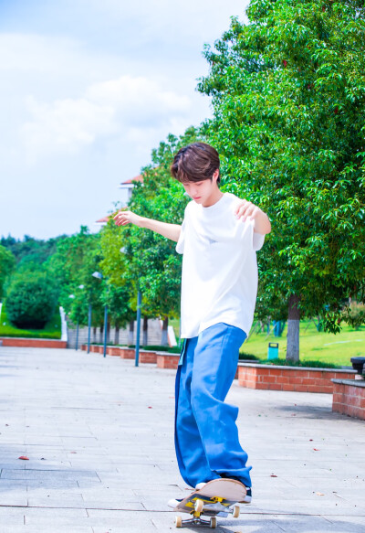 王一博 滑板少年