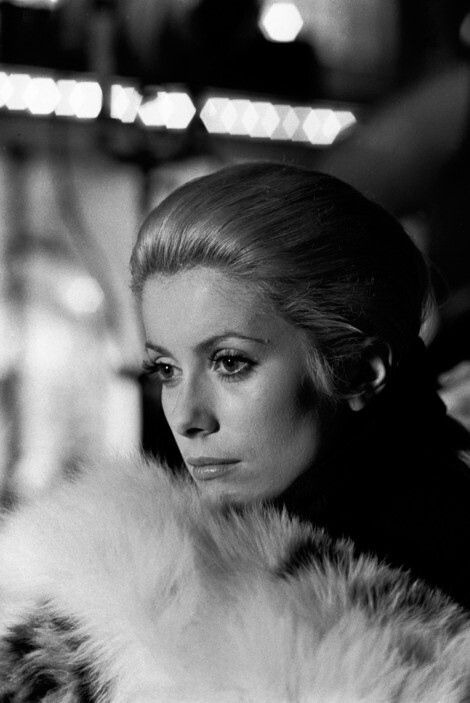 Actress Catherine Deneuve during the filming of "La Chamade" by Alain CAVALIER. 1968