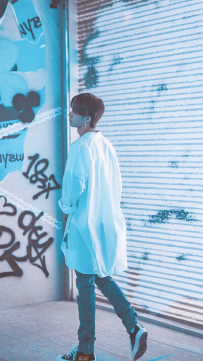 王一博（蒂芙尼）
图源:初南宿清月