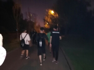 脚下的路还很长，活着就要坚决走下去。