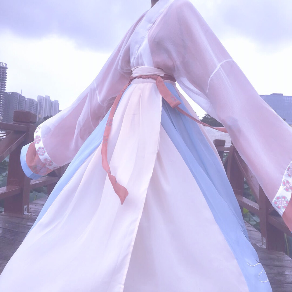 梦 里 几 度 回 长 安 .