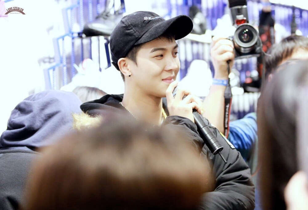 宋旻浩 MINO
❦151113 釜山 adidas FM❦
✨ⓌⒾⓃⓃⒺⓇ✨