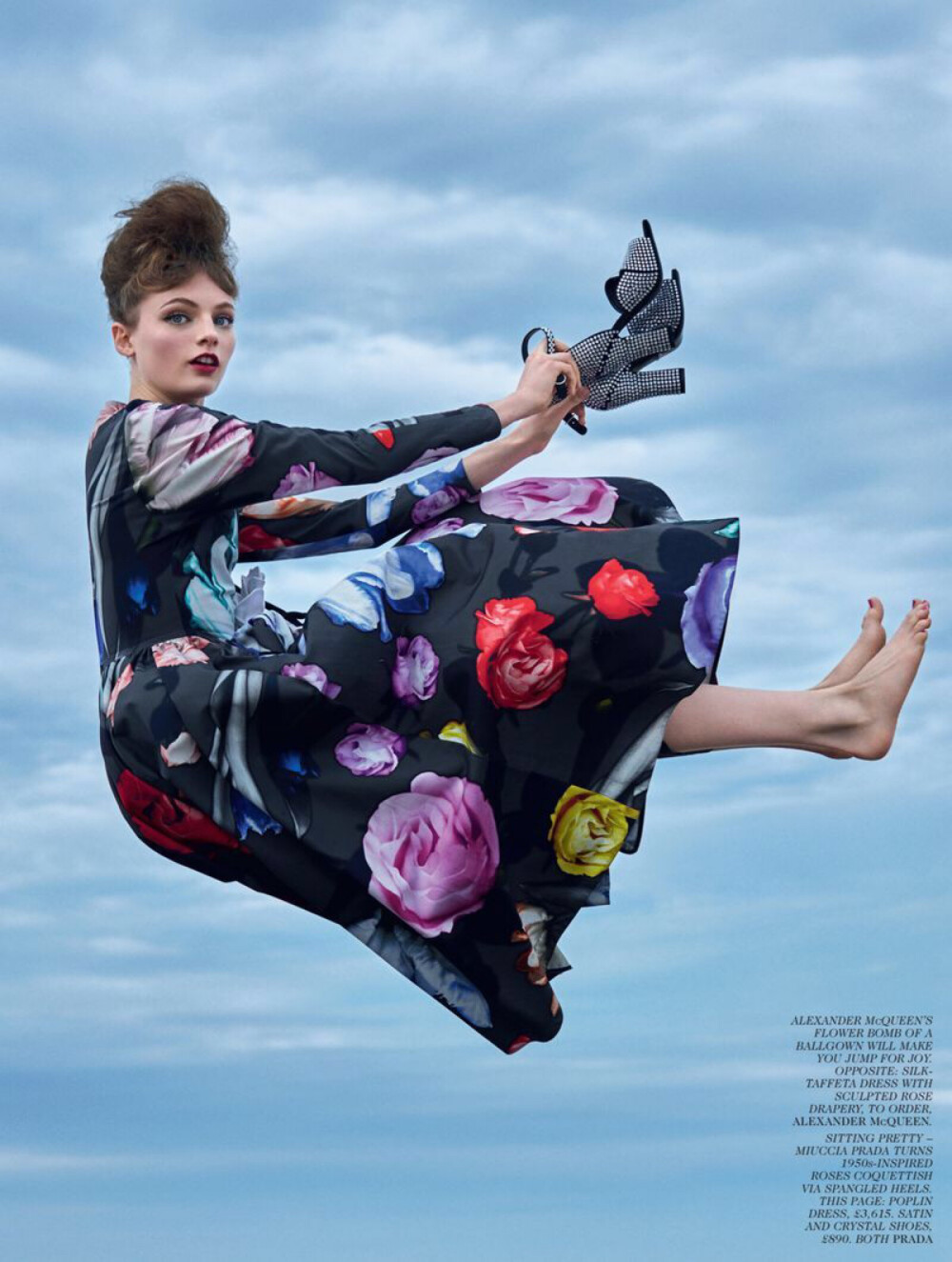 英国版 Vogue 8月刊 #fashion editorial# | Up up and away~~
摄影：Arthur Elgort
模特：Fran Summers
#时尚# ​​​