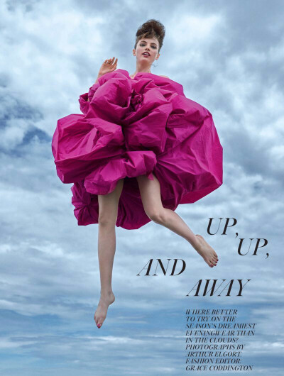 英国版 Vogue 8月刊 #fashion editorial# | Up up and away~~
摄影：Arthur Elgort
模特：Fran Summers
#时尚# ​​​