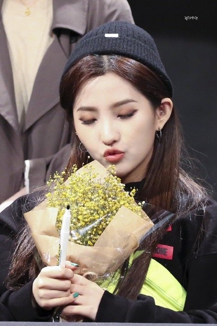 田小娟喜欢的颜色是黄色(。•ω•。)ノ♡