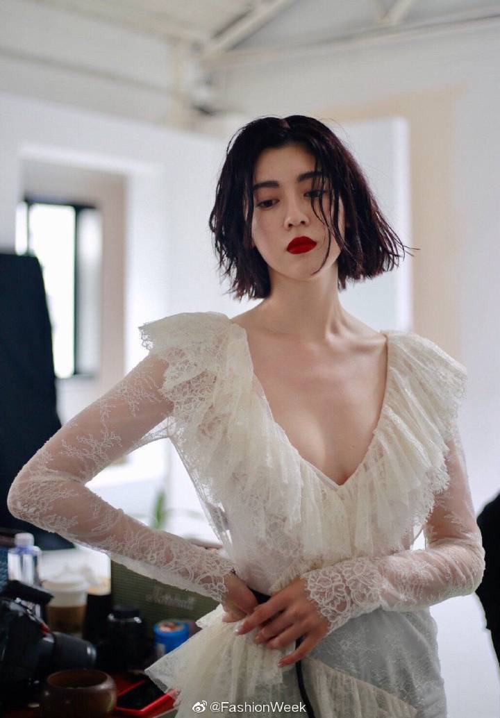 三吉彩衣