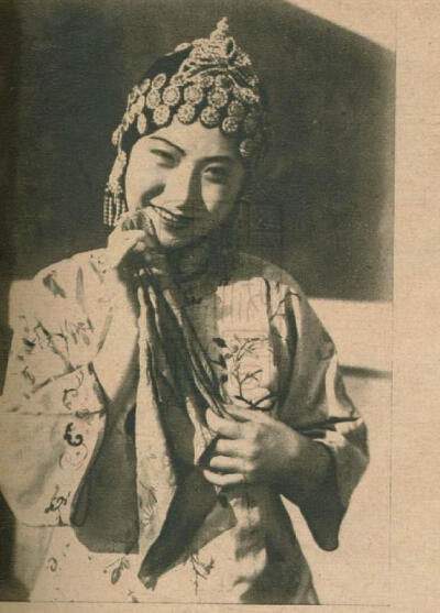 1936年，演出话剧《名优之死》的陆露明。