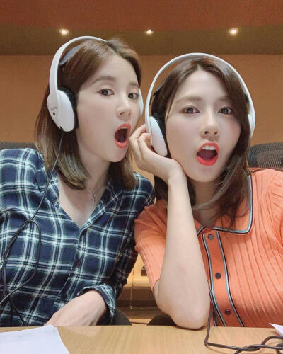 apink朴初珑吴夏荣