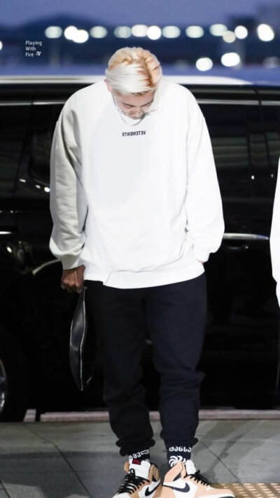 朴灿烈超话 #朴灿烈自作曲##朴灿烈持帅行凶#【Playing With Fire】推特更新 190919 仁川机场 