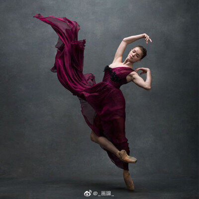 Do the dancer of life
as long as the heart is still
the show did not end
做生命的舞者
只要心跳还在
演出就没有落幕 ​​​