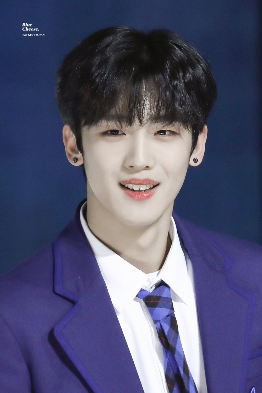 姓名：金曜汉、김요한，Kim YoHan
艺名：YoHan、요한
昵称：憨憨、金憨
出生日期：1999.09.22
籍贯：韩国首尔
特长：跆拳道
注：身份证上除金姓外 无汉字