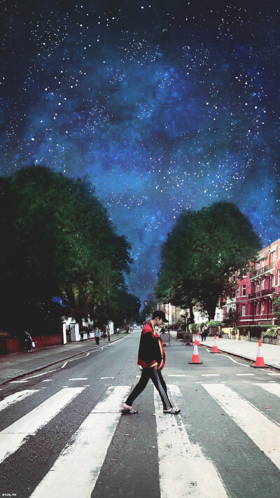 今晚的星星很亮，但我知道你没有在抬头望。仔细想想，这真是星星的损失。