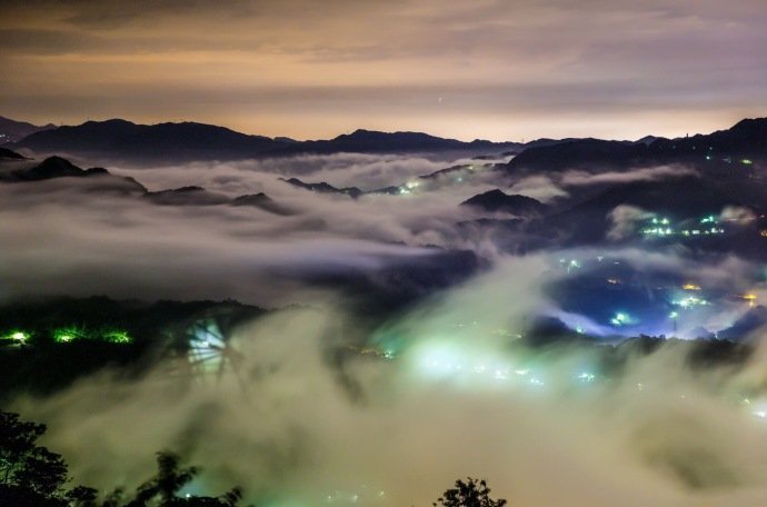一袭清岚铺晚村