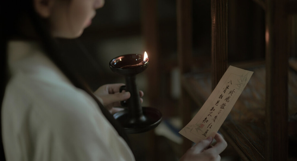 -忘尘谷中半壶纱，芙蓉雨外一袖云.-