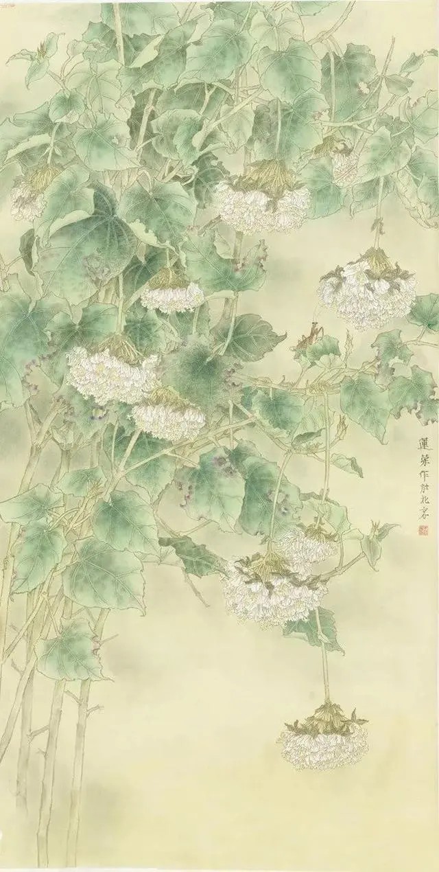 她笔下的闲花野草静谧而超然
周莲荣：笔名牧歆、子荷。山东省莱西市人，中国美术家协会会员，中国工笔画学会会员。毕业于山东师范大学美术系；2003年研修于中国文化部第十一届重彩画高研班；2004年研修于中央美术学院国画系。2005年于北京画院莫晓松工作室研修学习。现为北京中国工笔花鸟画院理事、副院长。北京画院莫晓松工作室助教。作品多次参加中国美协组织的展览并获奖，2014年作品《岁月印记》入选十二届全国美展（壁画展），2014年作品《生态睦》参加中国百家金陵画展（中国画）荣获金奖，作品被江苏省美术馆收藏。