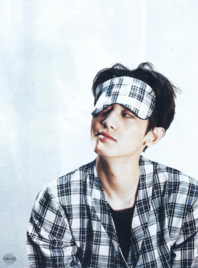 “我们重新认识吧
就止于你的名字
我尽量管住我的好奇和心”