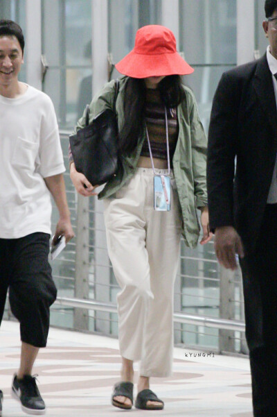 孔晓振 ♥ ♥ ♥
INS：rovvxhyo