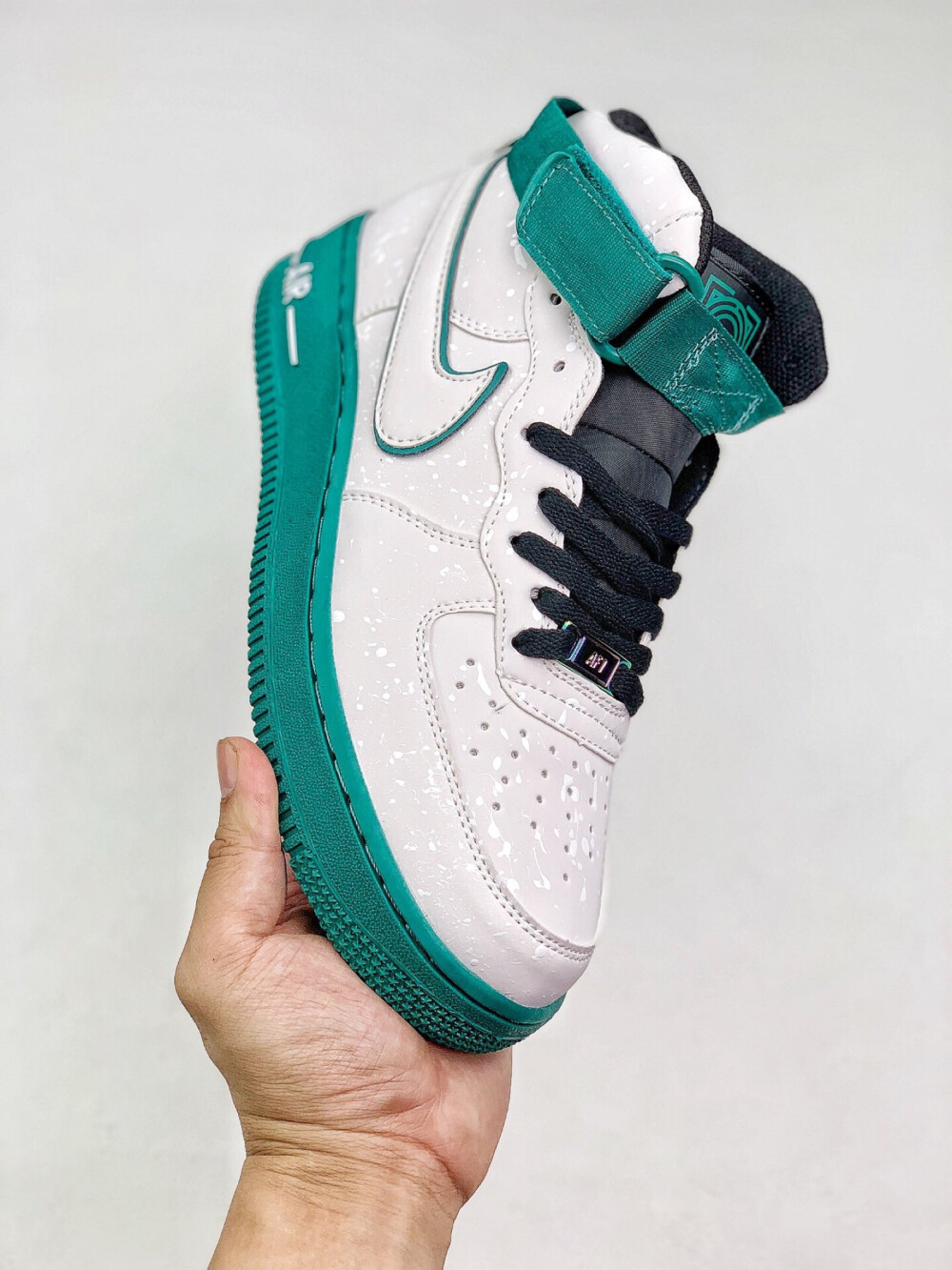 Nike Air Force 1 '07 全新配色
硬质头层牛皮革#内置全掌air sole气垫耐克Nike Air Force 1 '07 空军一号中帮百搭休闲运动板鞋 