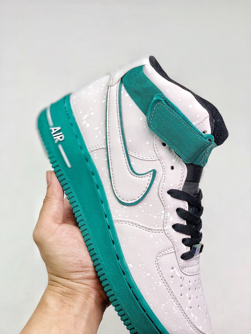 Nike Air Force 1 '07 全新配色
硬质头层牛皮革#内置全掌air sole气垫耐克Nike Air Force 1 '07 空军一号中帮百搭休闲运动板鞋 