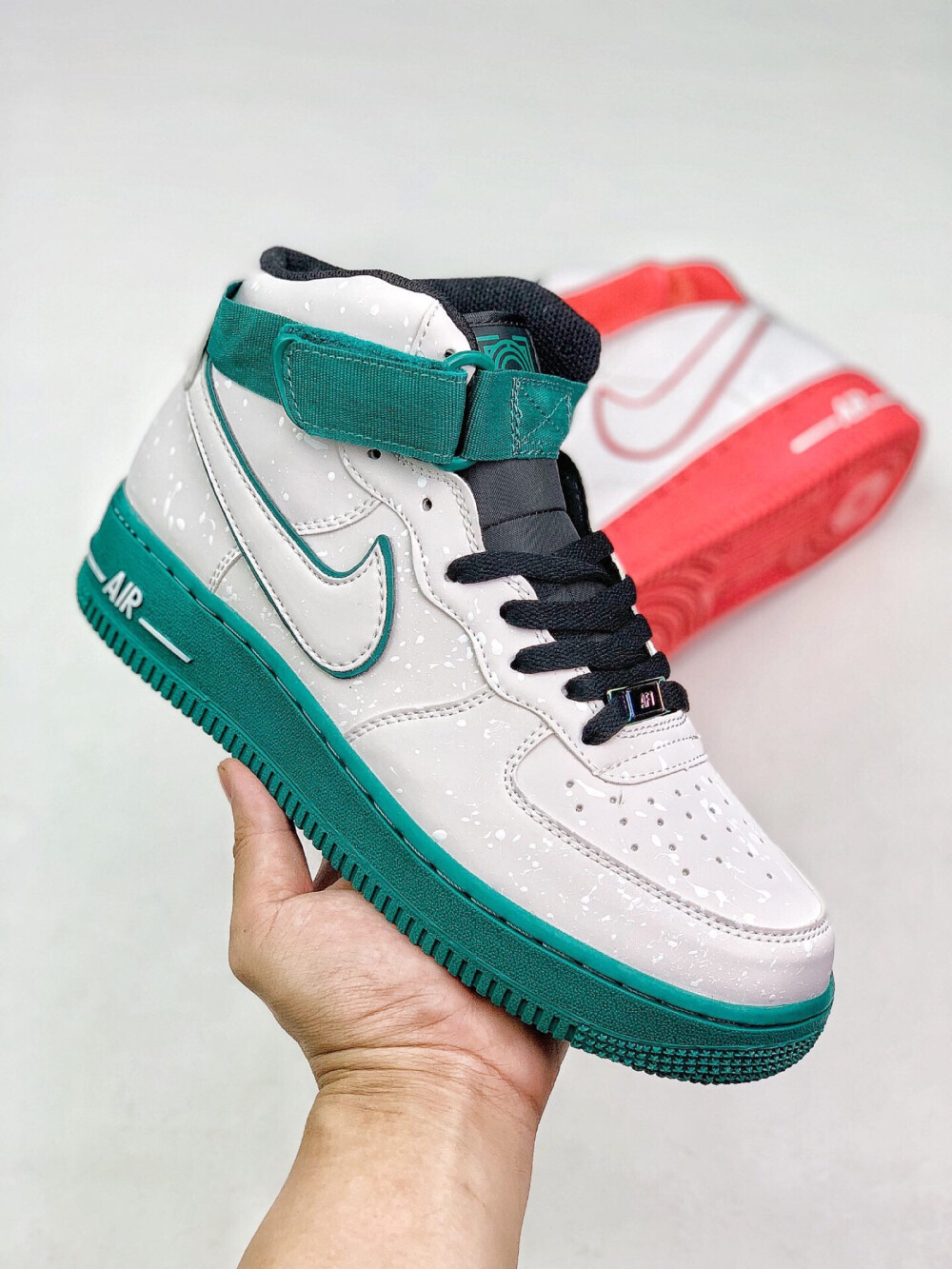 Nike Air Force 1 '07 全新配色
硬质头层牛皮革#内置全掌air sole气垫耐克Nike Air Force 1 '07 空军一号中帮百搭休闲运动板鞋 