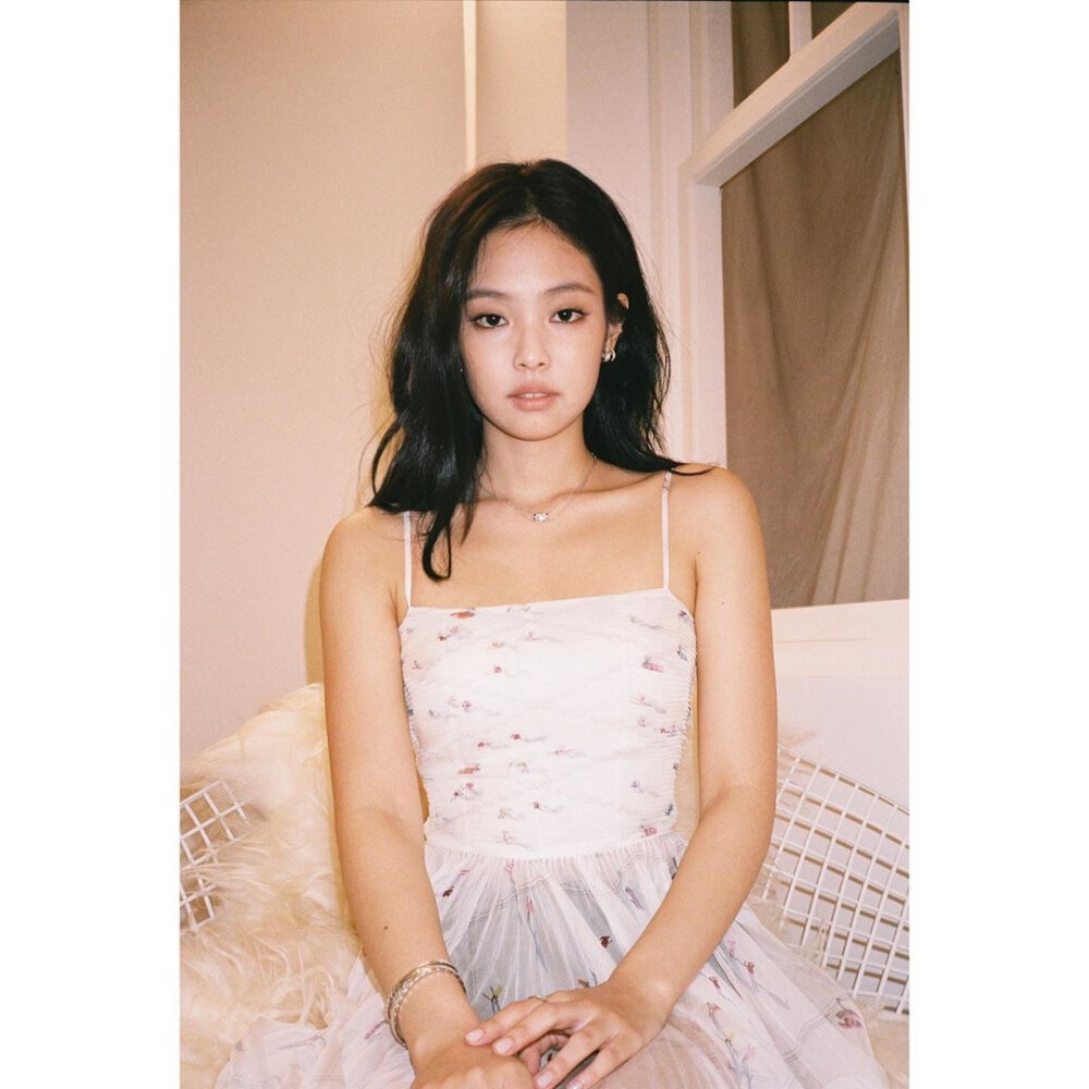 金智妮 JENNIE