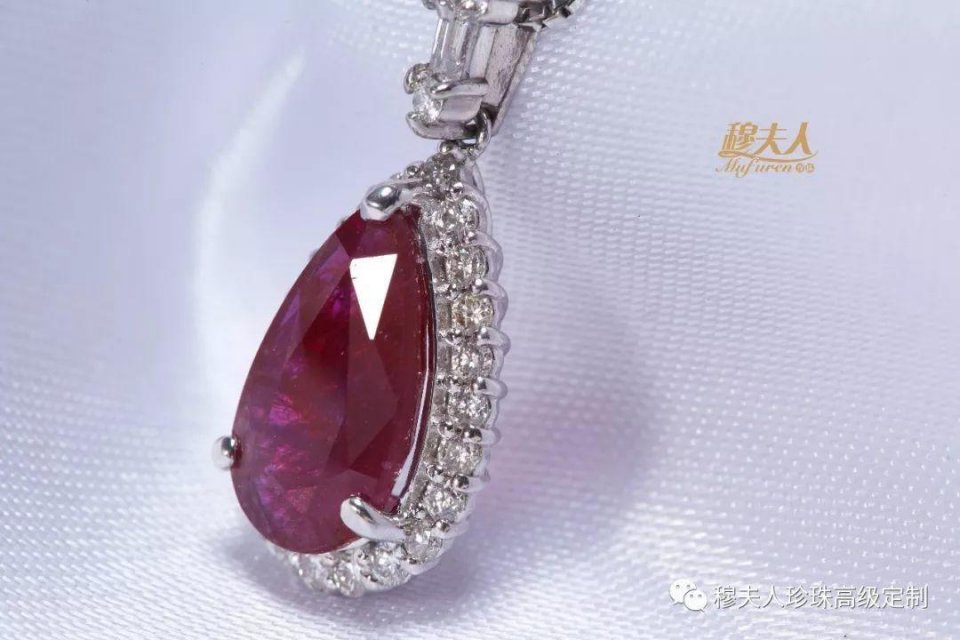 红宝石的英文名为ruby,现在圣经中红宝石是所有宝石之中最珍贵的