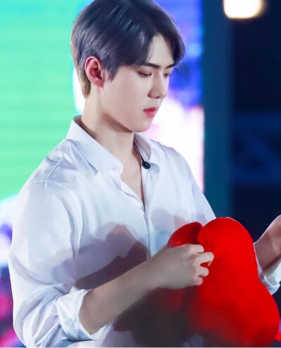 吴世勋/taokaenoi fan sight in Bangkok+银灰色的仙子大人和白衬衫，下凡辛苦了❤️