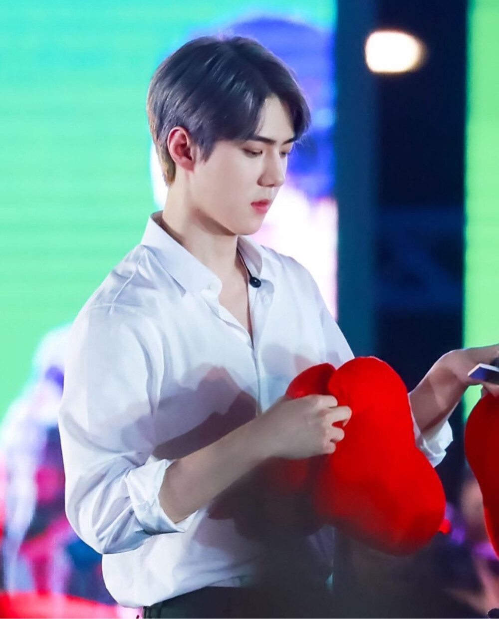 吴世勋/提起伯贤/taokaenoi fan sight in Bangkok+银灰色的仙子大人和白衬衫，下凡辛苦了❤️+taokaenoi广告拍摄现场男友视角1+现场神侧颜1+有爱的哥哥弟弟档