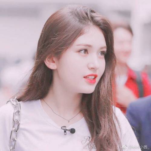 优质女爱豆头像.
somi.全邵弥✨