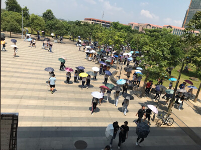 下课，冲饭堂鸭！