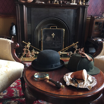 221B Baker Street
”The Sherlock Holmes Museum”
位于221B Backer Street, London NW1 6X1